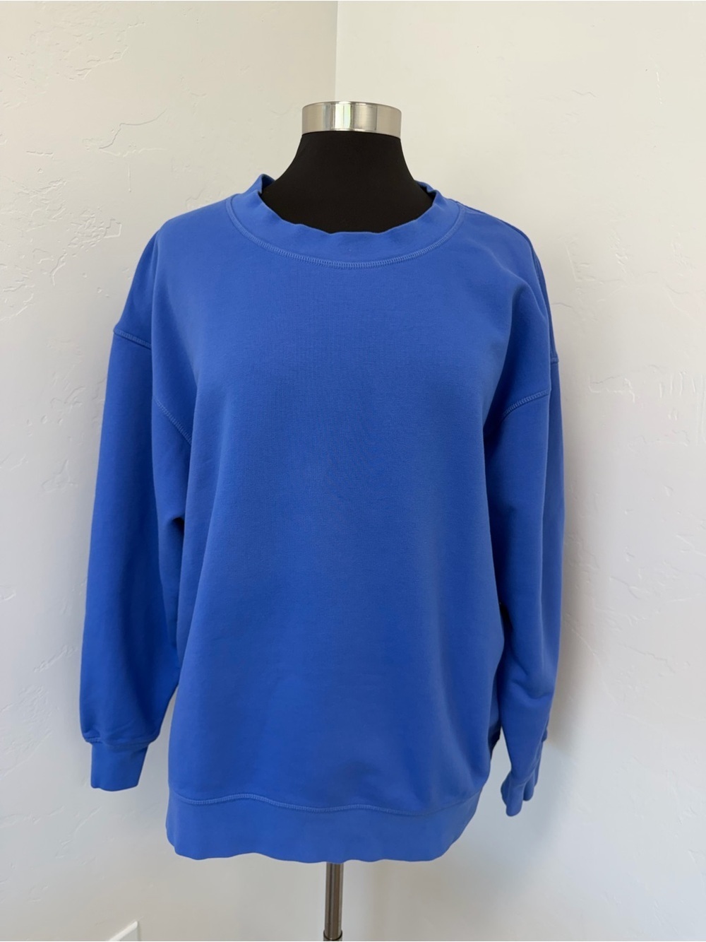 COS OVERSIZED-FIT Crewneck in Vibrant Blue SWEATSHIRT Size M